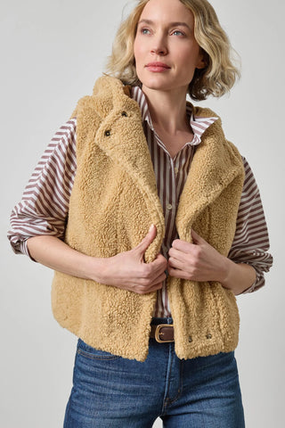 Hooded Sherpa Vest, Sable